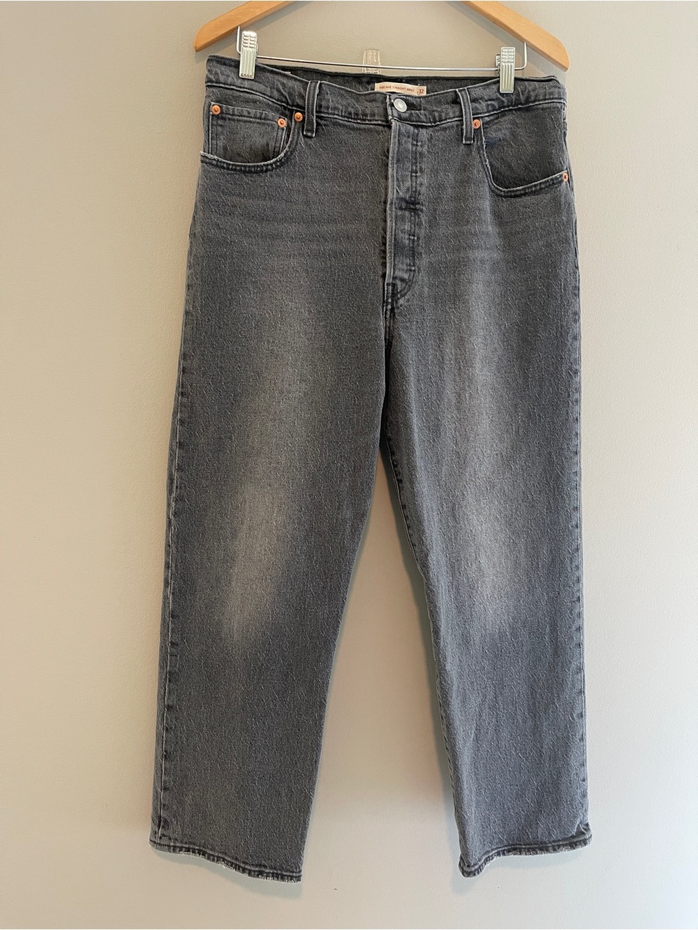 Levi’s Premium Gray Black Ribcage Straight Ankle Jeans Size 32 Button Fly